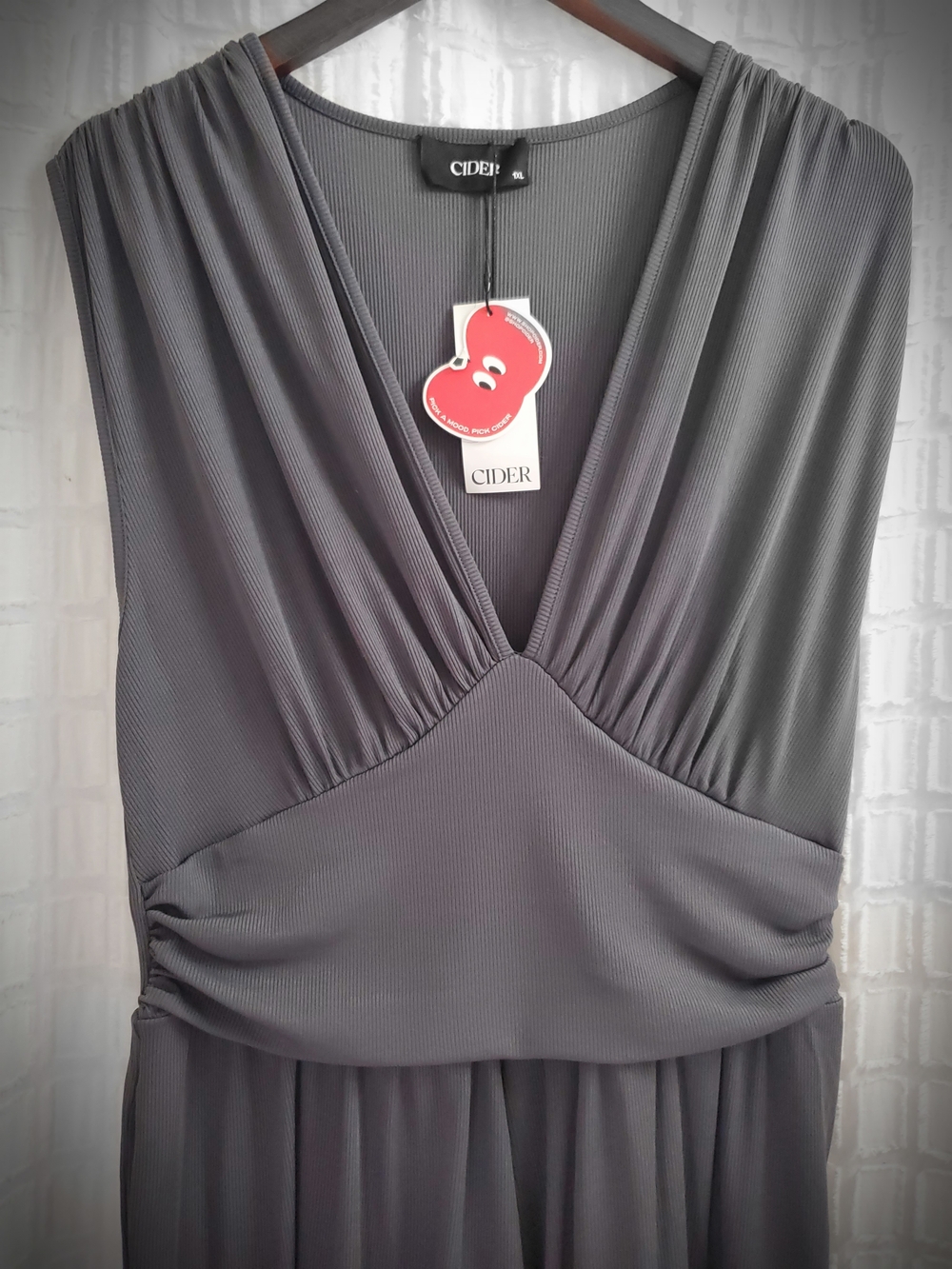 Cider Charcoal V-Neck Sleeveless Jumpsuit Romper - Picture 4 of 9